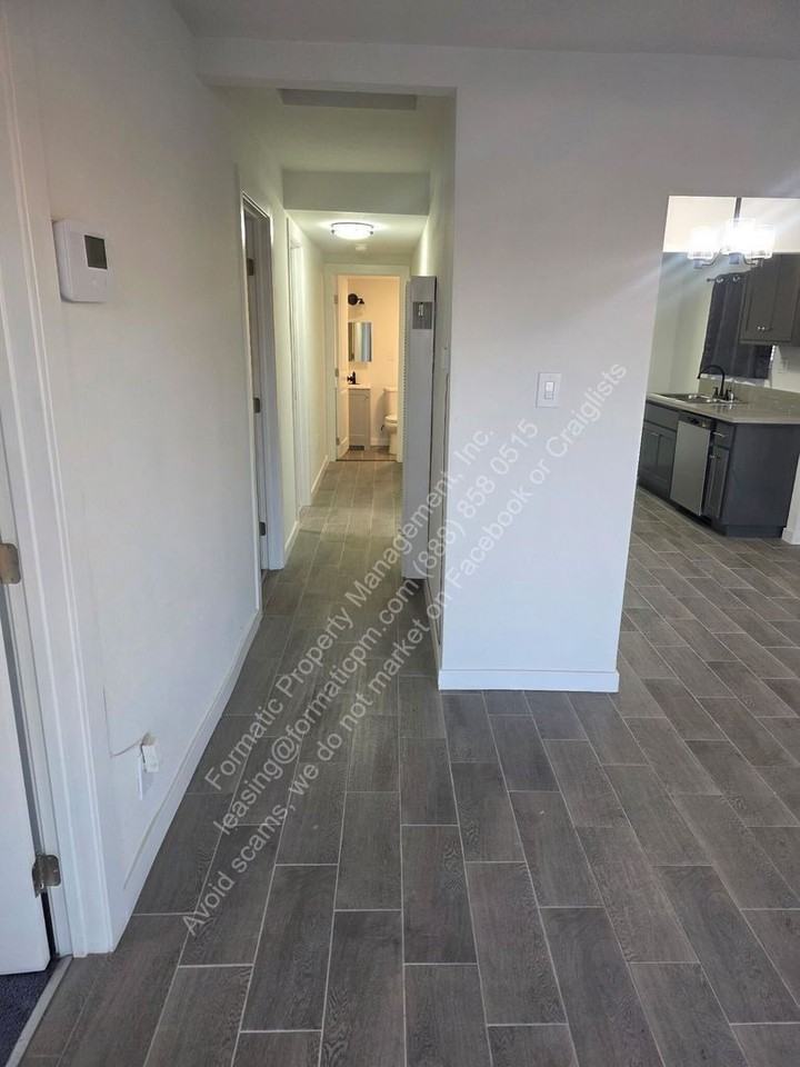 120 E Century Blvd - Photo 4 of 15