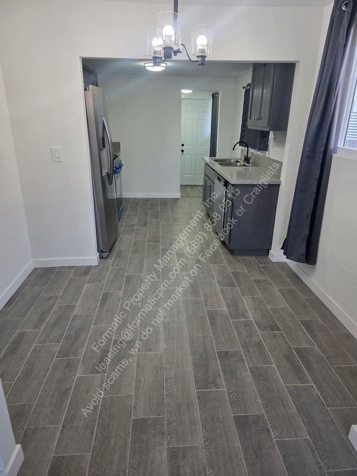 120 E Century Blvd - Photo 5 of 15