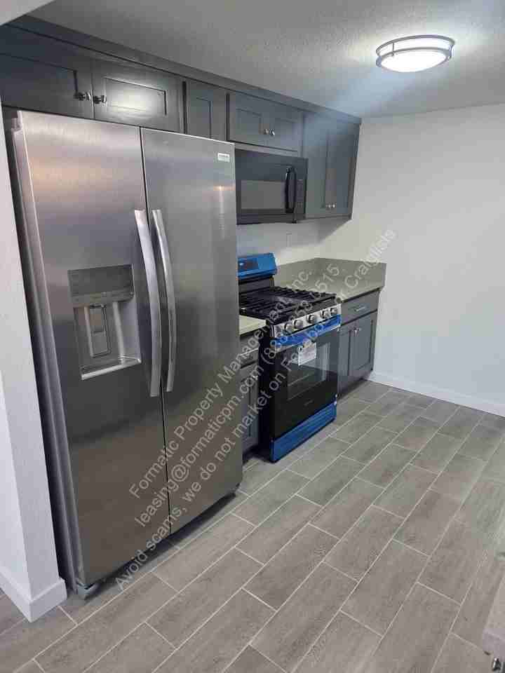 120 E Century Blvd - Photo 6 of 15