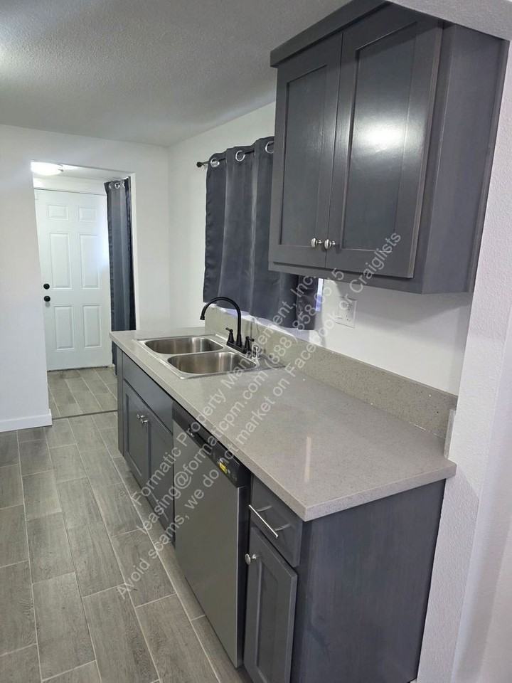 120 E Century Blvd - Photo 7 of 15