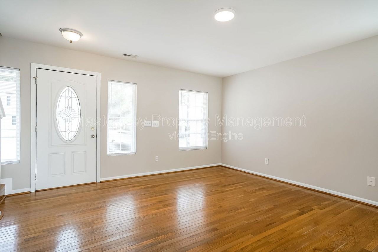 1160 Rutledge Landing Dr - Photo 3 of 28