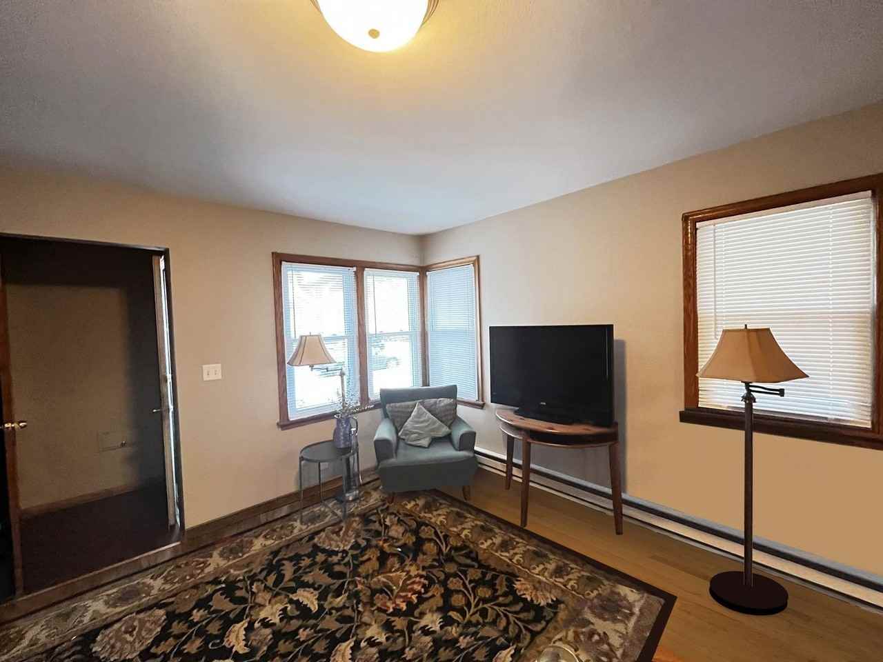 1010 16th Ave Se - Photo 2 of 14