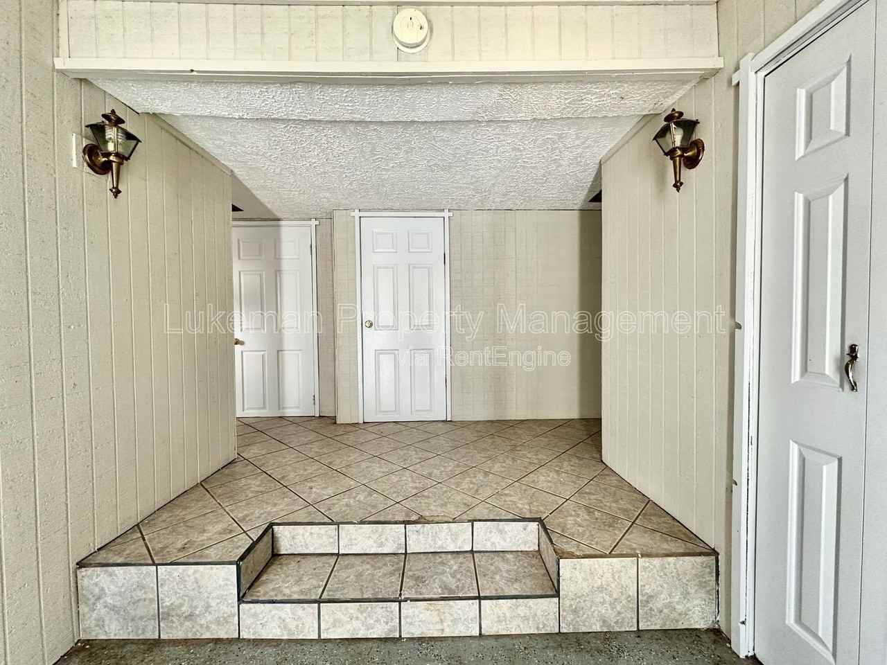 4400 E Orchard St - Photo 6 of 10