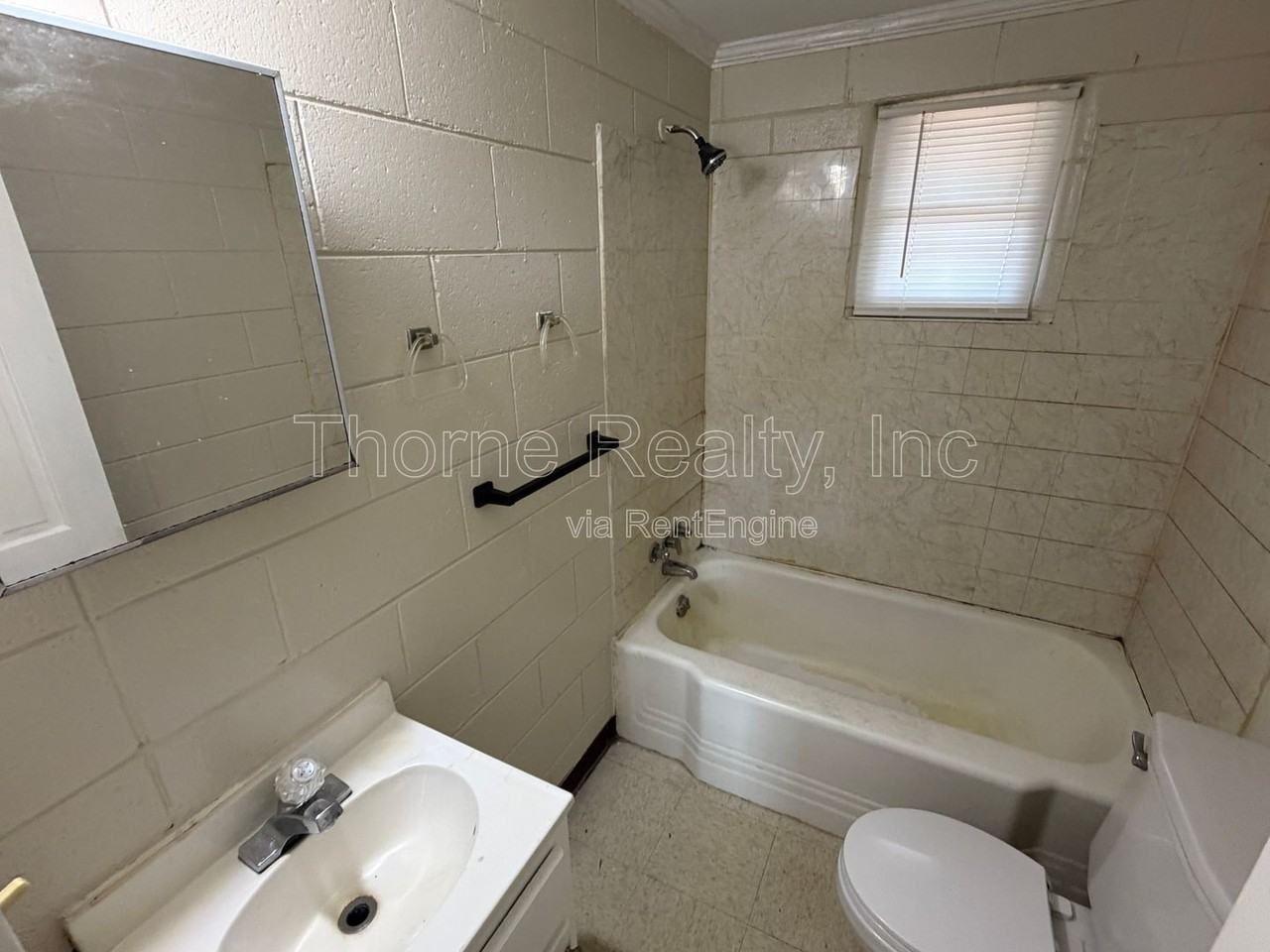 604 Nelson St - Photo 4 of 7