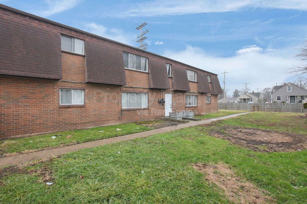 2872 Howey Rd #D - Photo 3 of 26