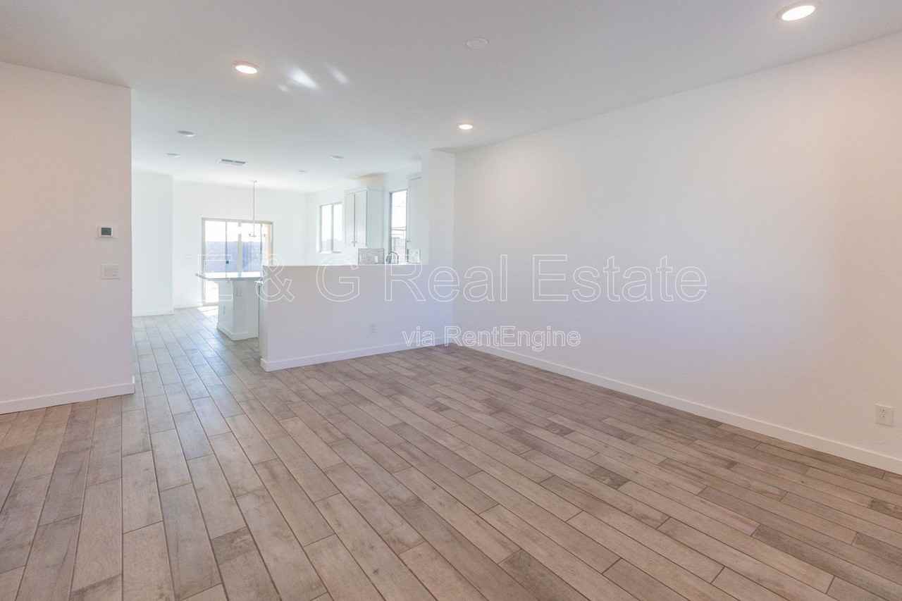 17008 W Alice Ave - Photo 5 of 24