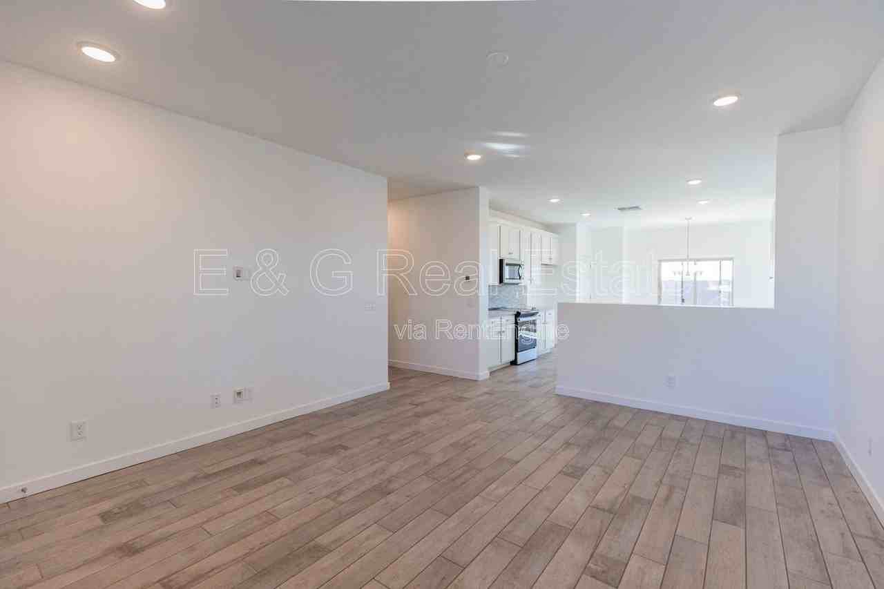 17008 W Alice Ave - Photo 6 of 24