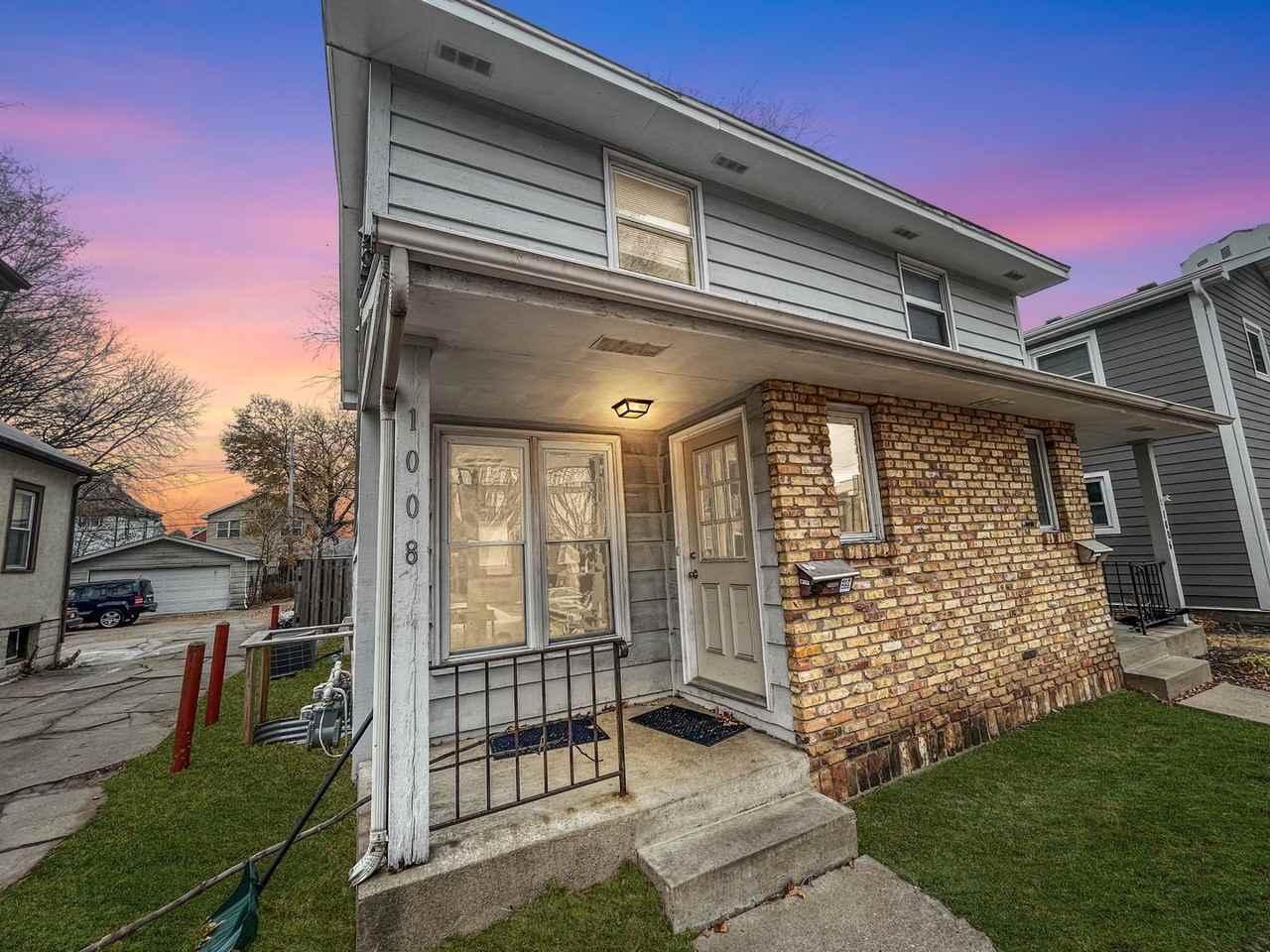 1008 12th Ave Se - Photo 2 of 16