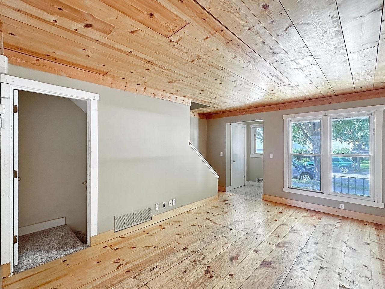 1008 12th Ave Se - Photo 3 of 16