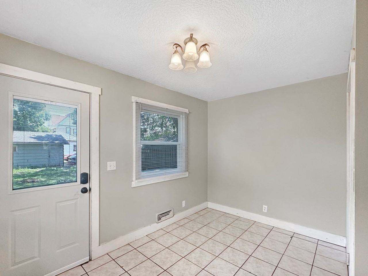 1008 12th Ave Se - Photo 6 of 16