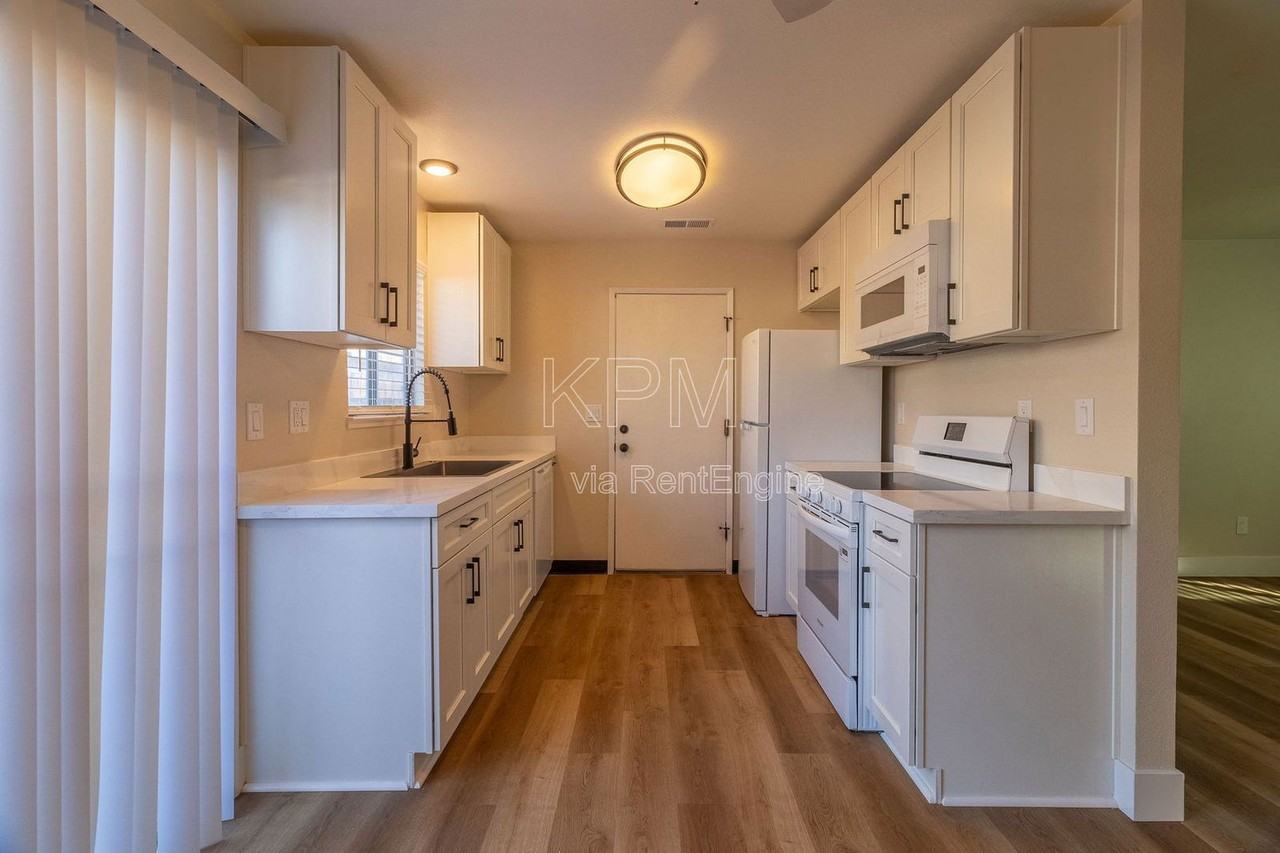 7357 Kelley Dr - Photo 5 of 20