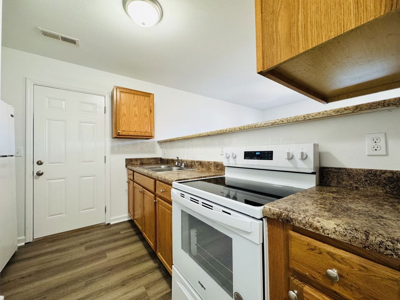 4607 Kirkland Ave - Photo 5 of 11