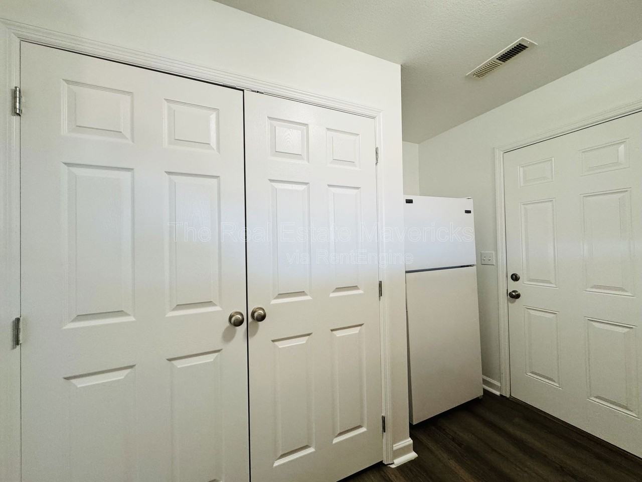 4607 Kirkland Ave - Photo 6 of 11