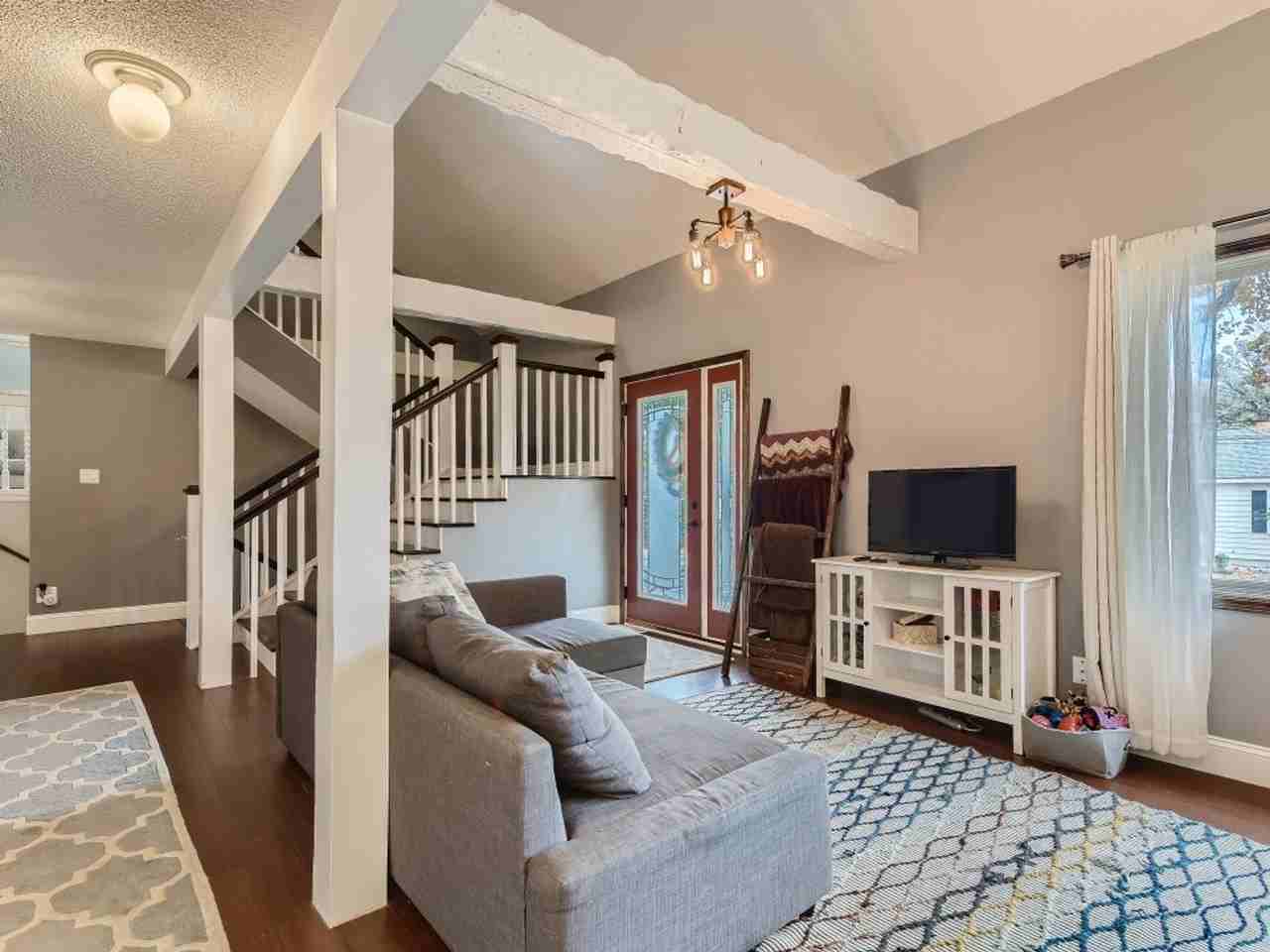 1649 Gull Ln - Photo 4 of 35