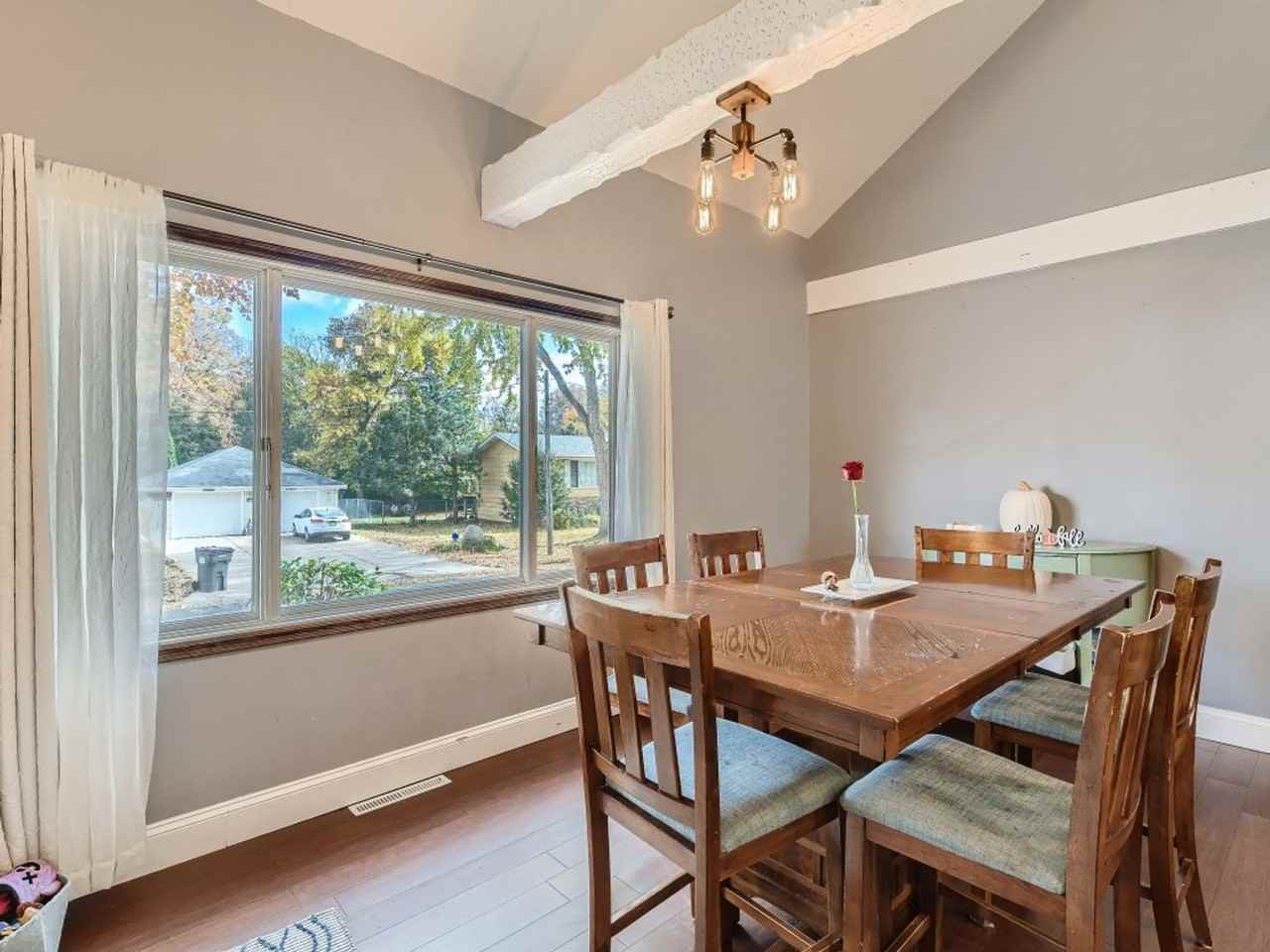 1649 Gull Ln - Photo 5 of 35