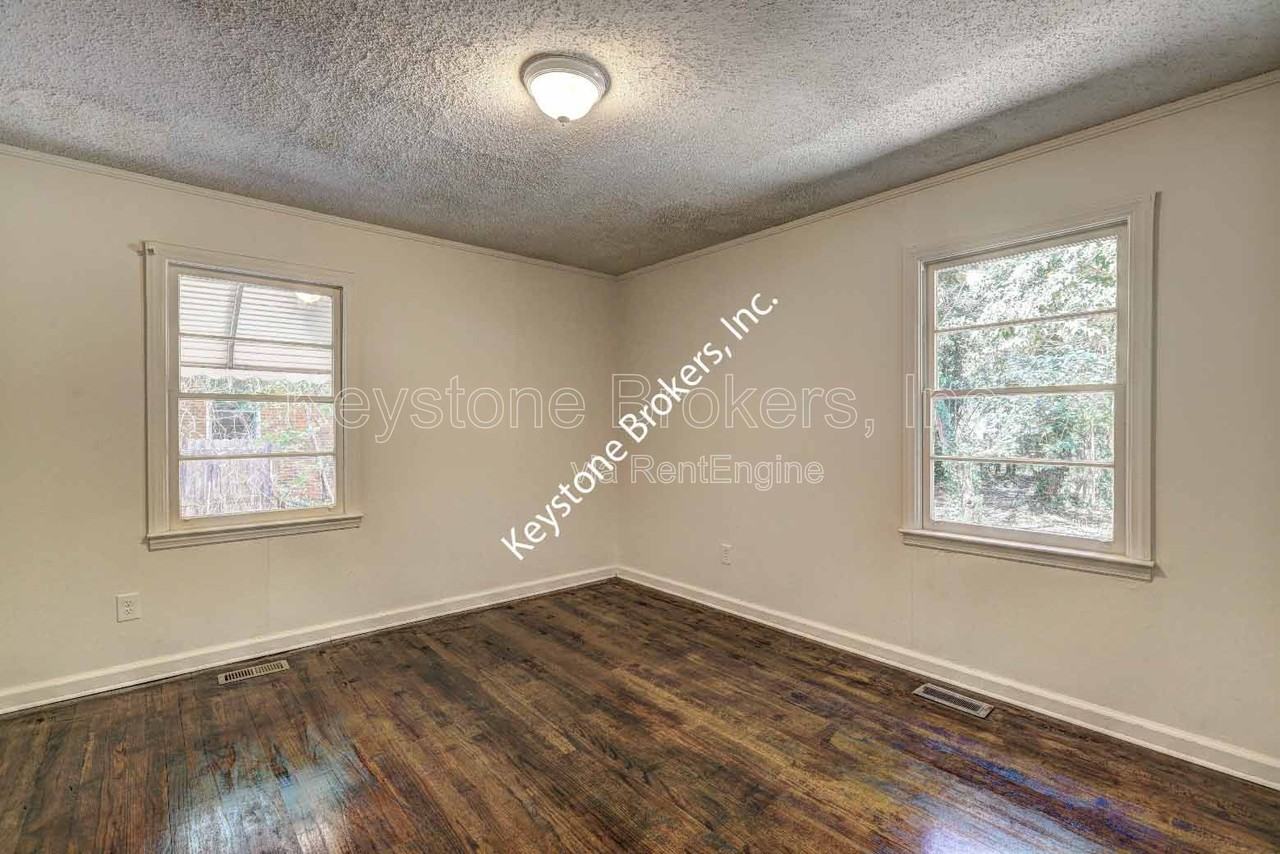 2128 Knightsbridge Rd - Photo 6 of 9