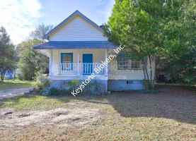 featured image of 760 Magnolia Dr