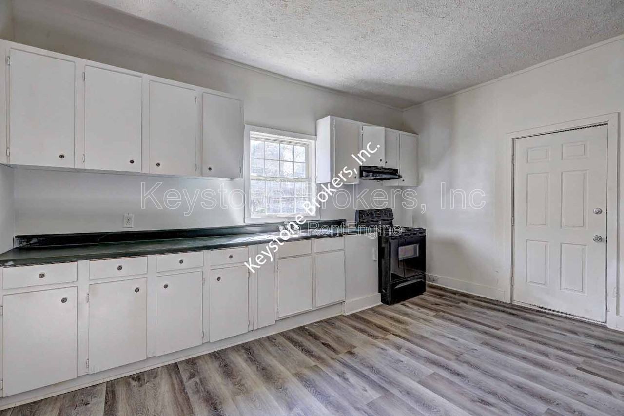 760 Magnolia Dr - Photo 3 of 7