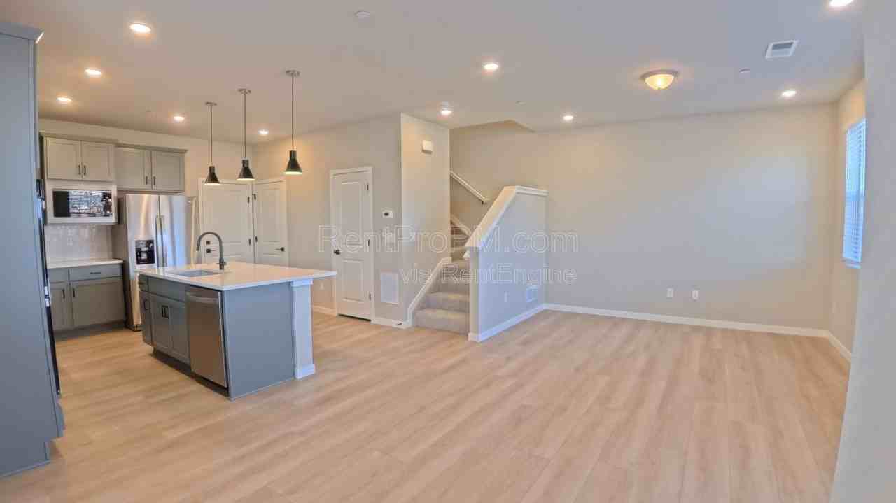 776 Nob Hill Ln #1 - Photo 3 of 23