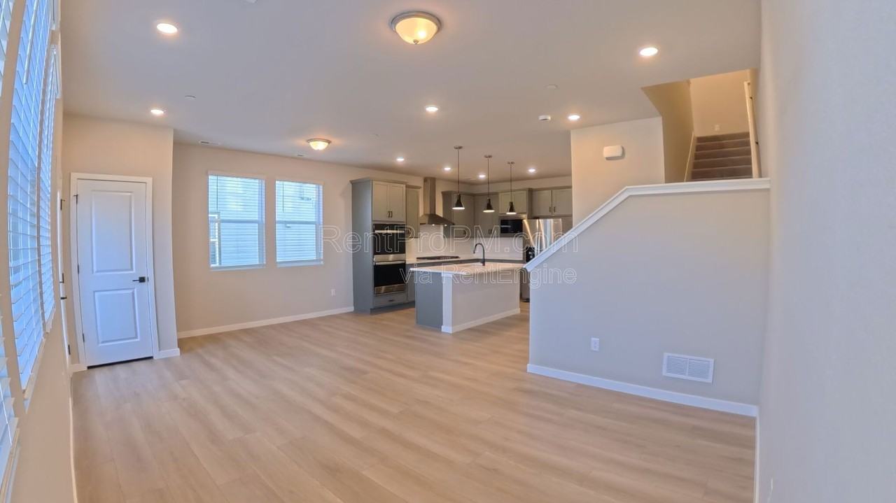 776 Nob Hill Ln #1 - Photo 5 of 23