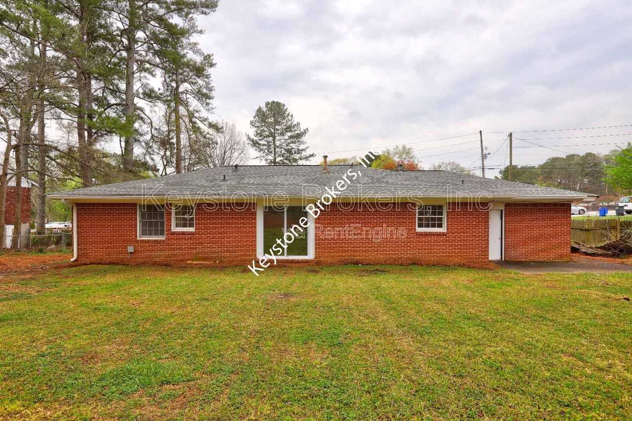 5805 Singleton Rd - Photo 3 of 17