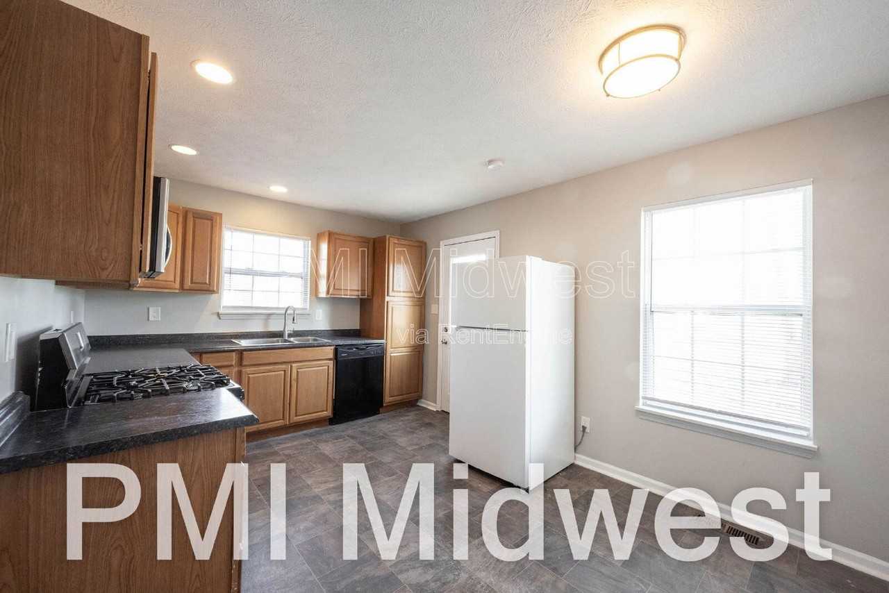 1365 Mulberry St - Photo 4 of 14