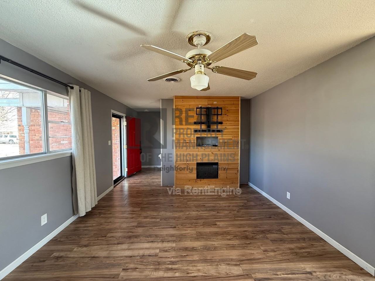 5015 Hall Ave - Photo 3 of 9