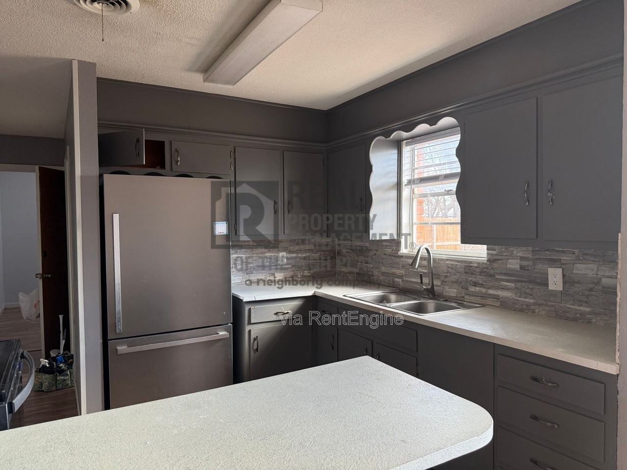 5015 Hall Ave - Photo 4 of 9