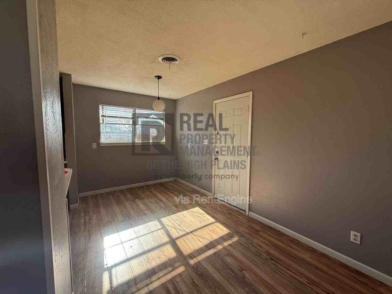 5015 Hall Ave - Photo 7 of 9