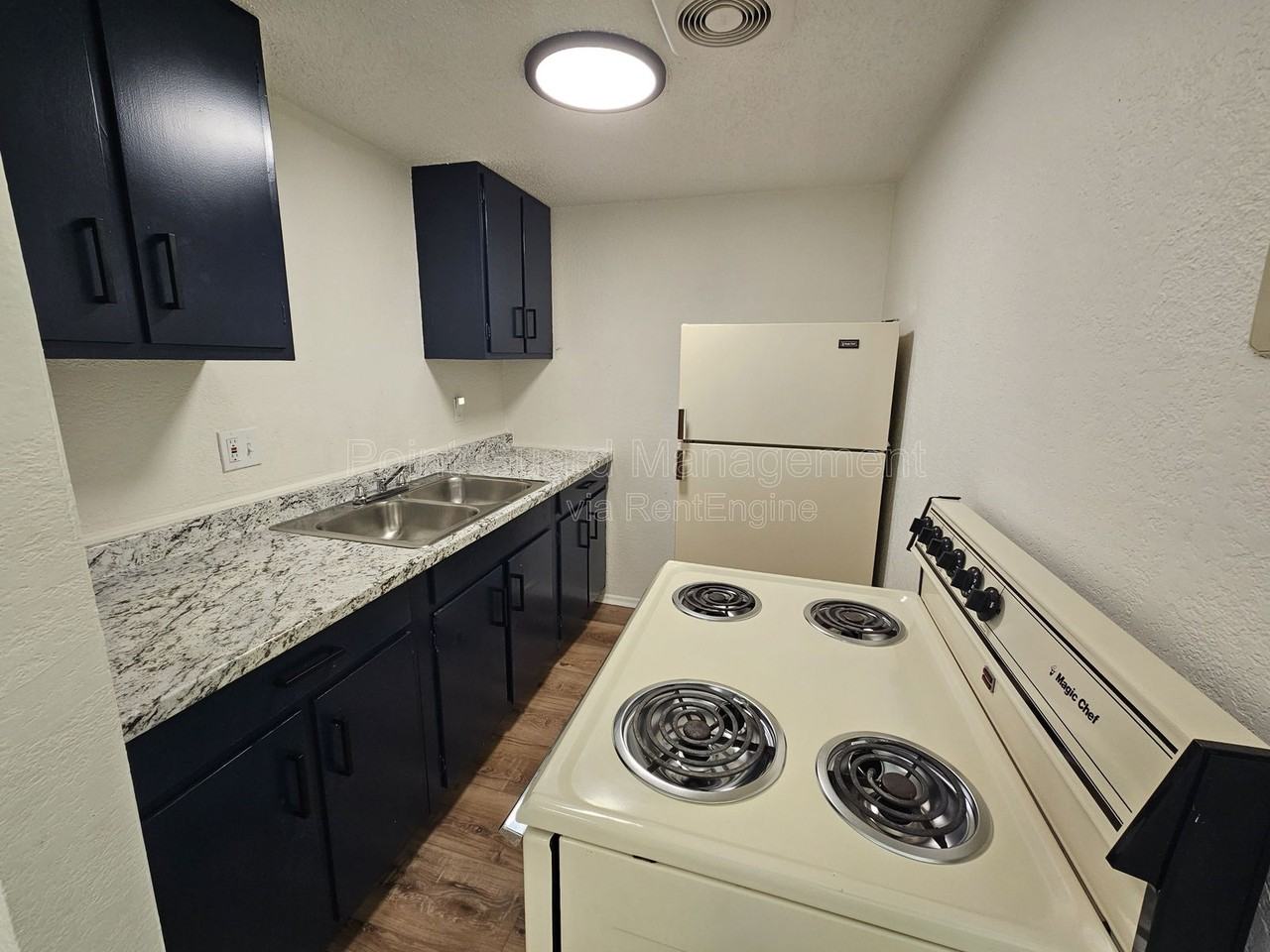 1421 Cambridge Pl #14 - Photo 3 of 15