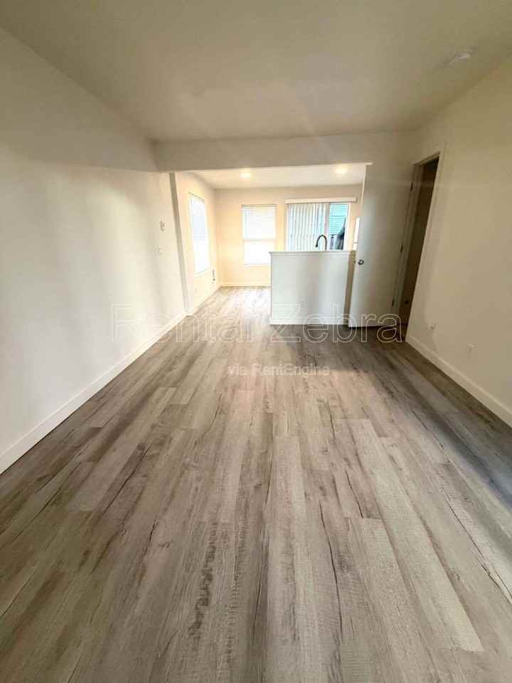 6702 Se 80th Ave #1 - Photo 2 of 12