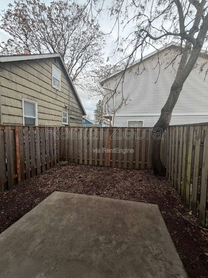 6702 Se 80th Ave #1 - Photo 6 of 12