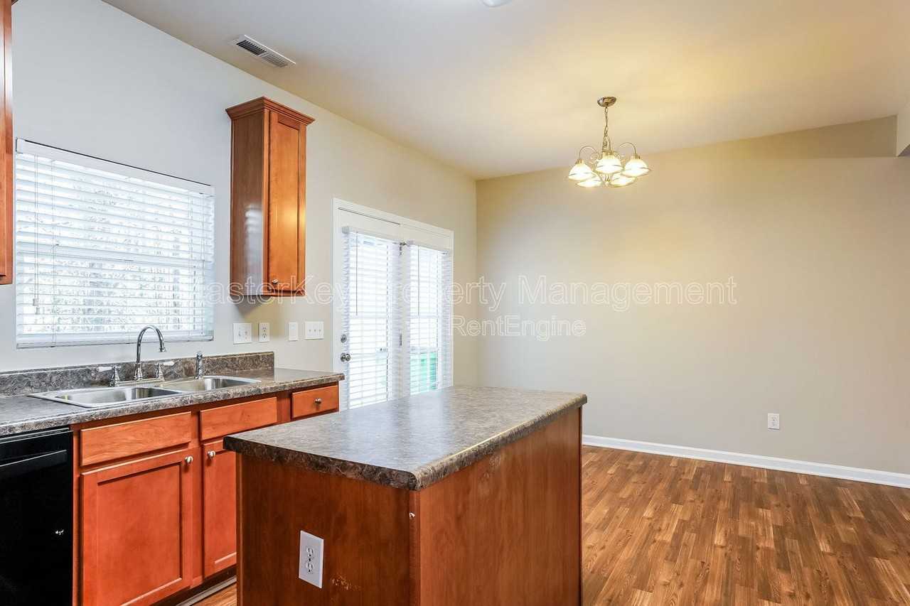 506 Bayou Ct - Photo 7 of 28