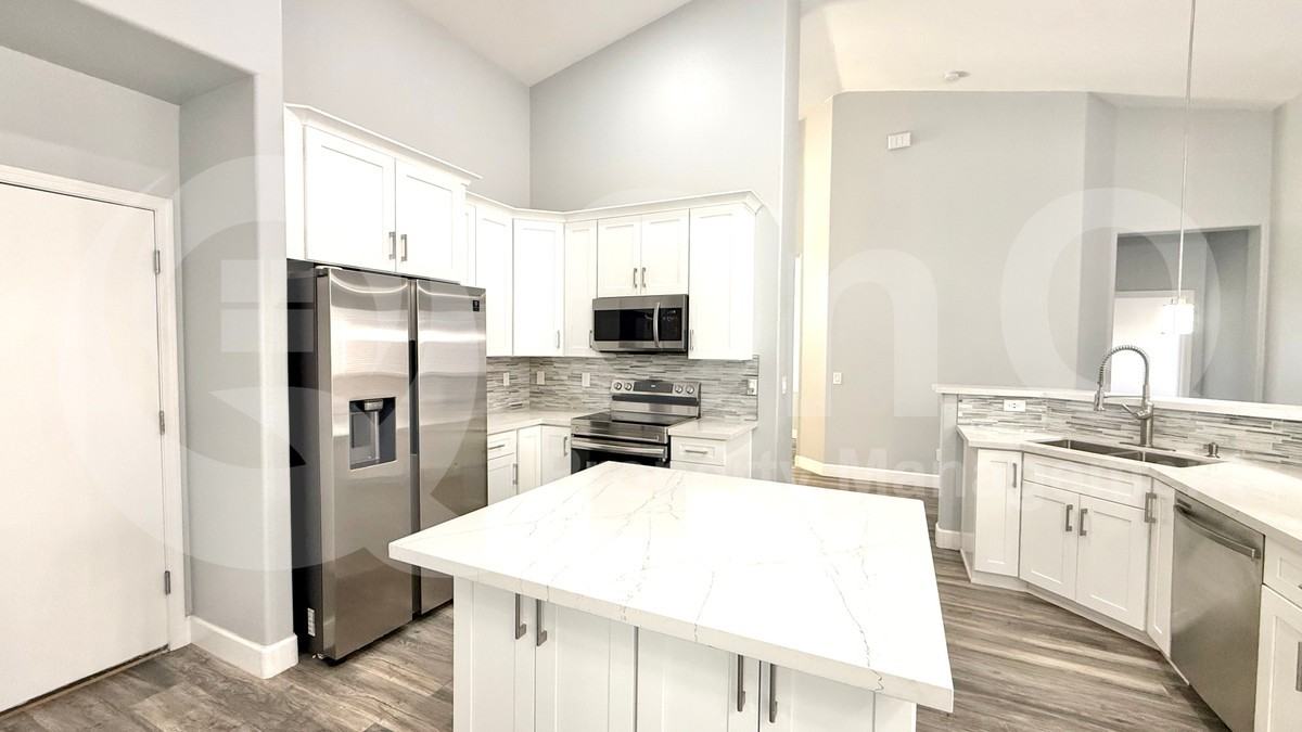 13018 W Pershing St - Photo 7 of 29