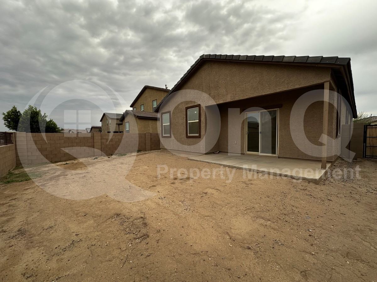 10457 W Vandever Dr - Photo 5 of 22