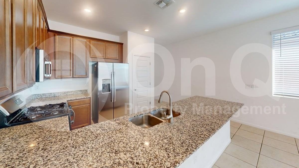 10457 W Vandever Dr - Photo 7 of 22