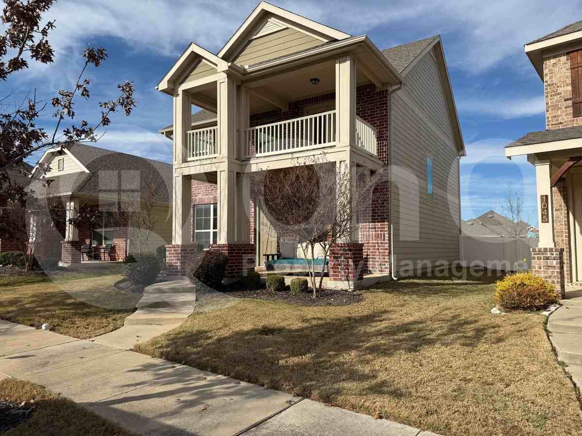 1041 Holly Anne Ln - Photo 2 of 26