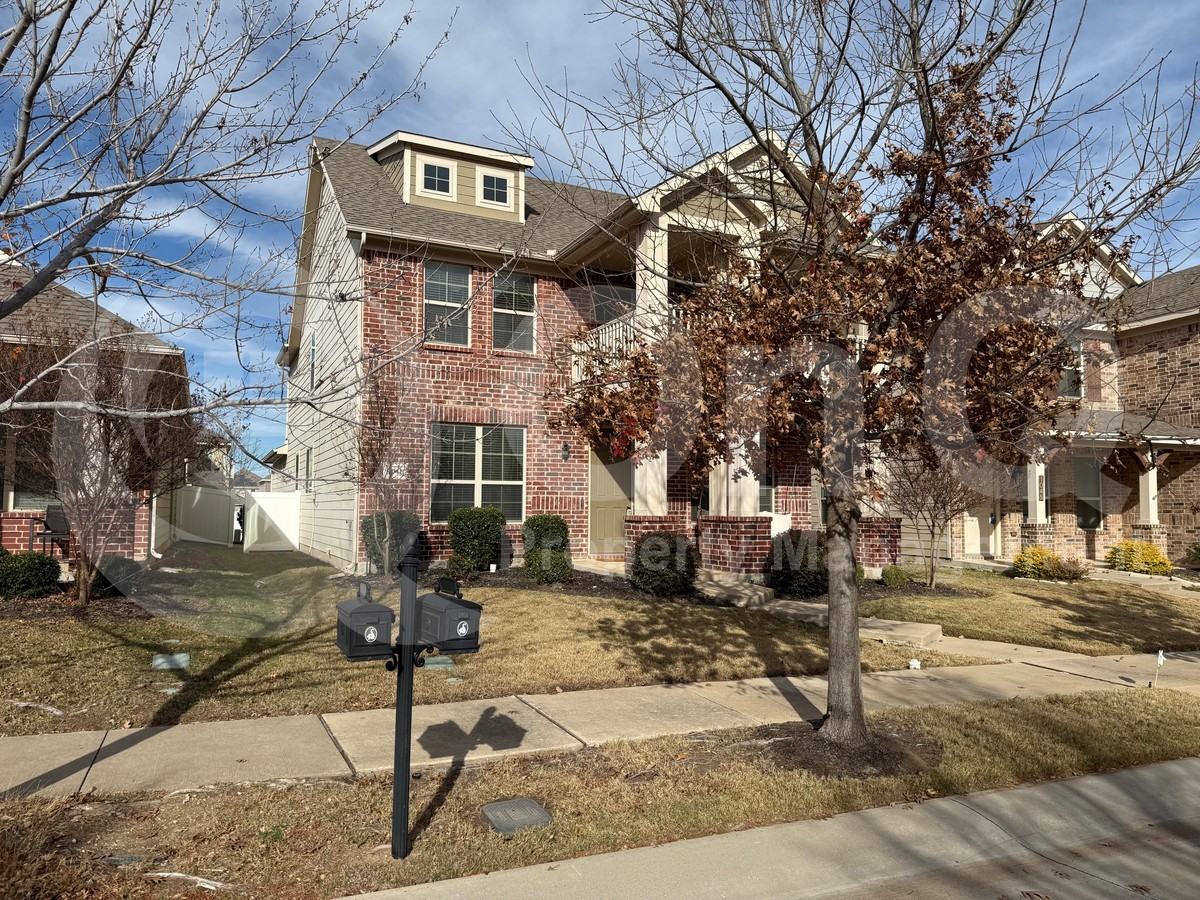 1041 Holly Anne Ln - Photo 3 of 26