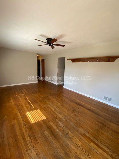 2565 Boyle Ave - Photo 4 of 11