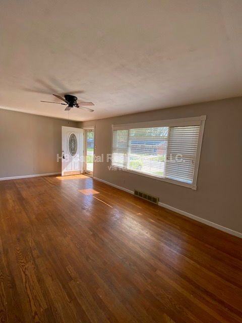 2565 Boyle Ave - Photo 5 of 11