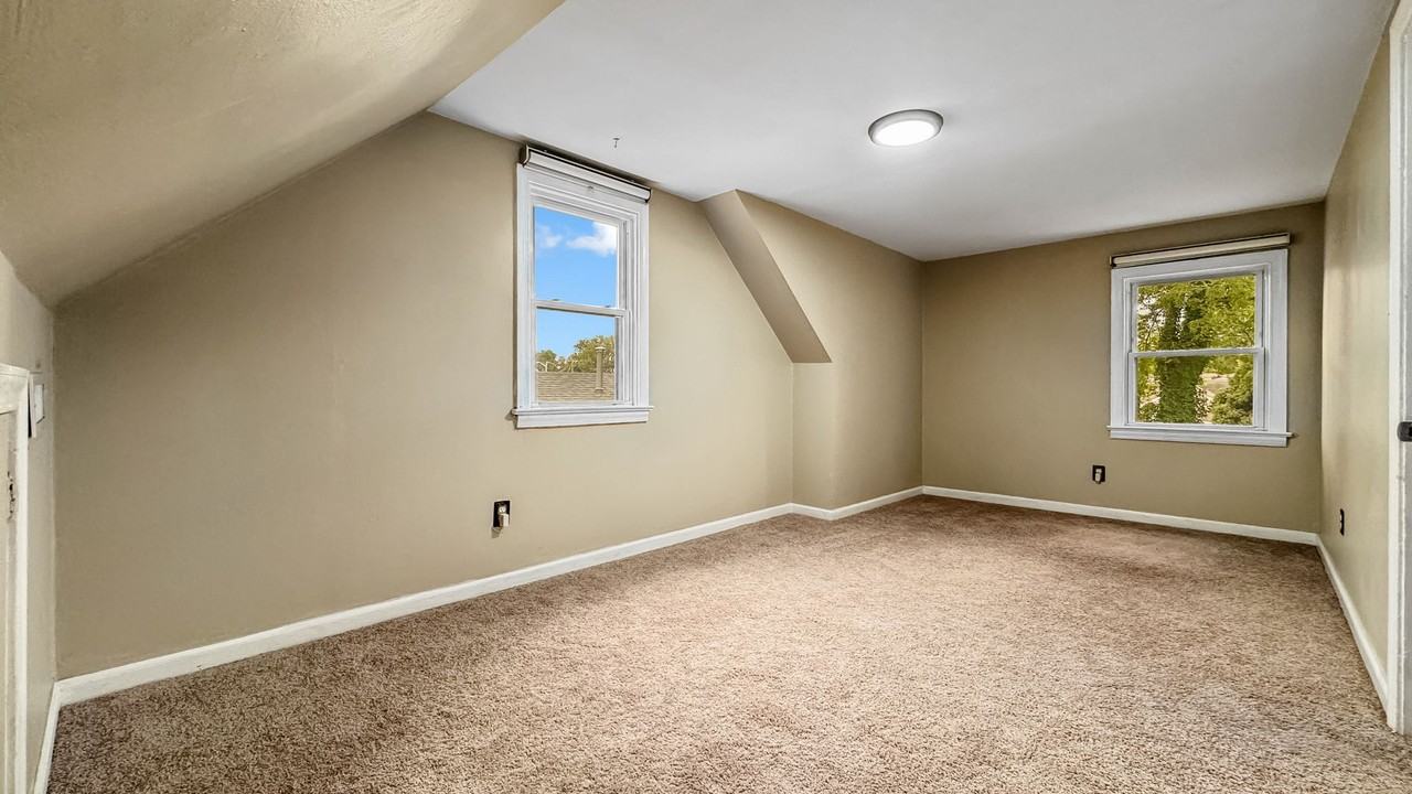 607 Lee St - Photo 4 of 16