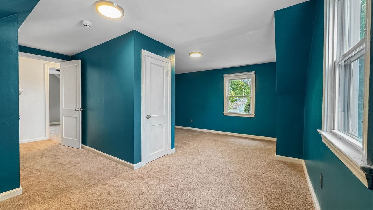 607 Lee St - Photo 2 of 16