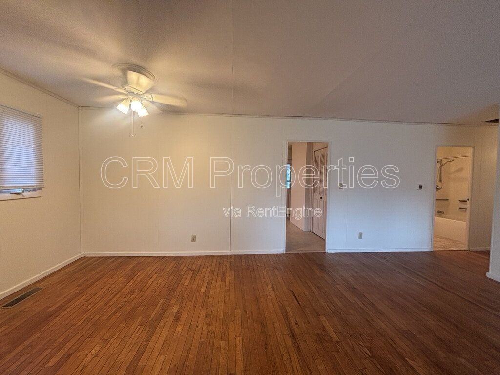 202 Lody Ln - Photo 4 of 40