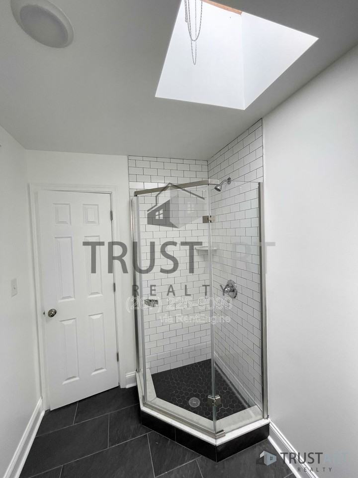 4732 Longshore Ave #6 - Photo 6 of 17