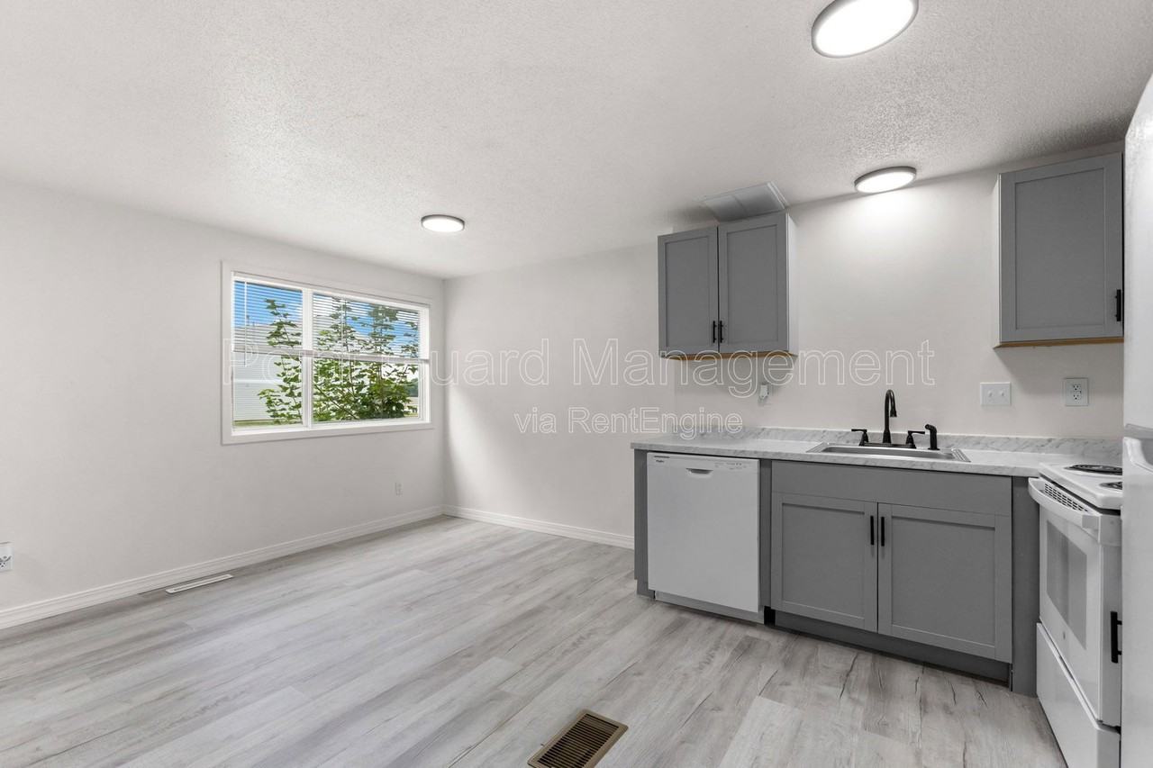 2022 S Cleveland Ave - Photo 2 of 29