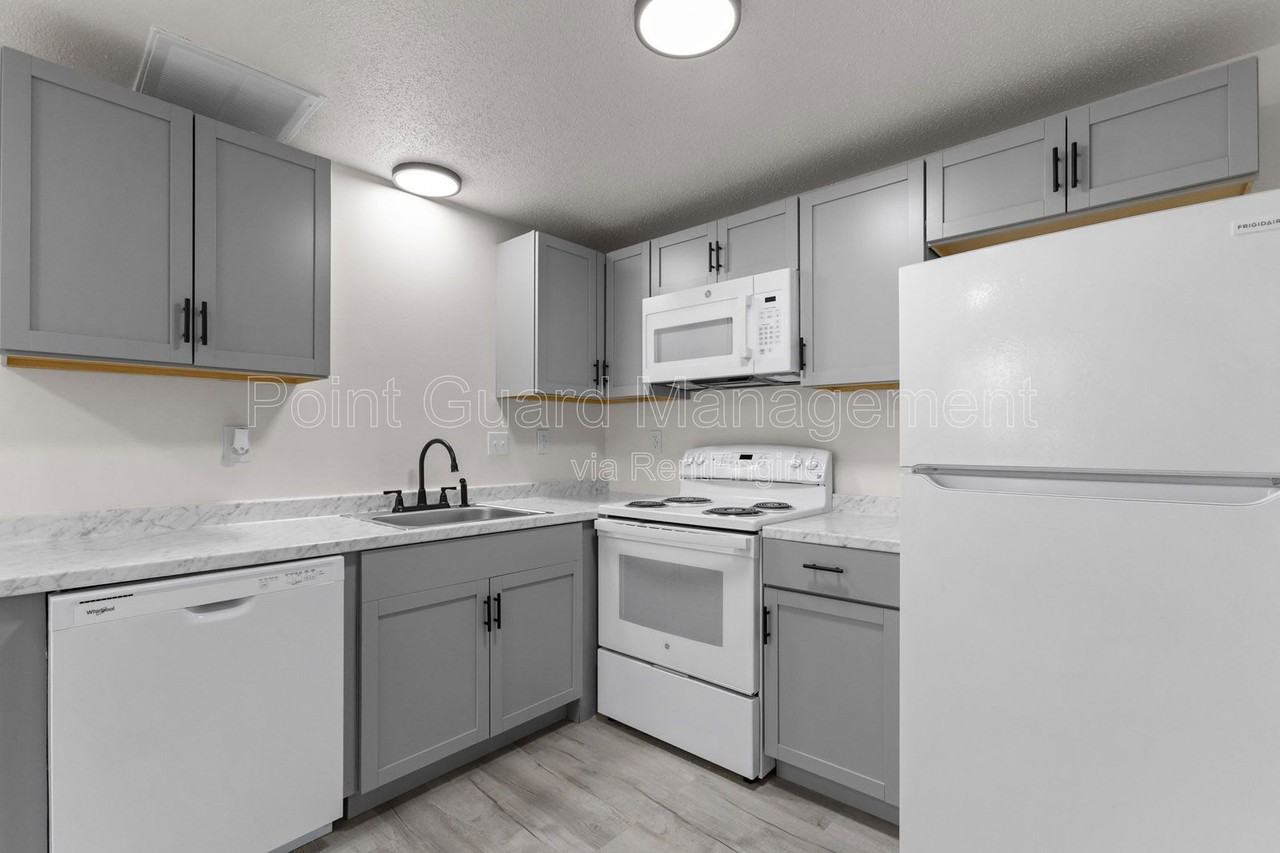 2022 S Cleveland Ave - Photo 3 of 29