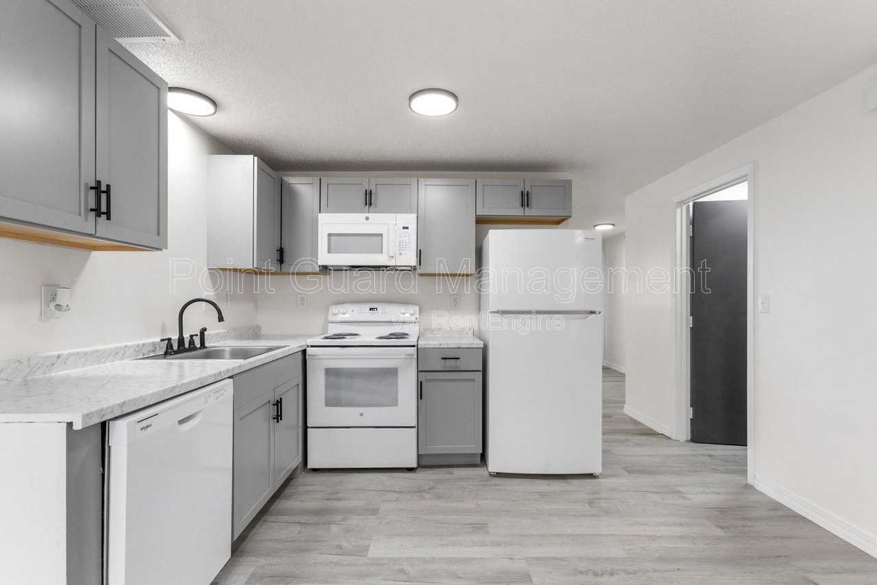 2022 S Cleveland Ave - Photo 4 of 29