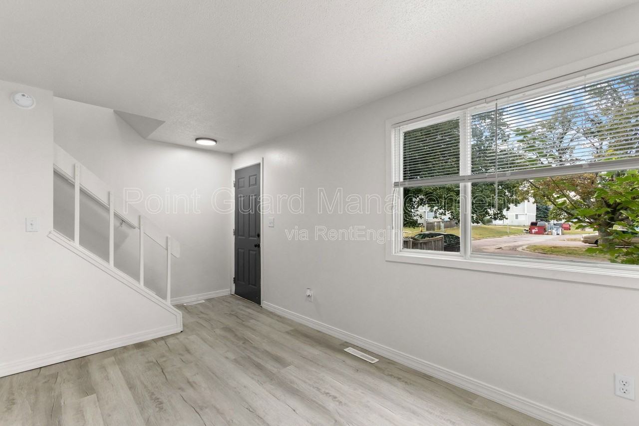 2022 S Cleveland Ave - Photo 7 of 29