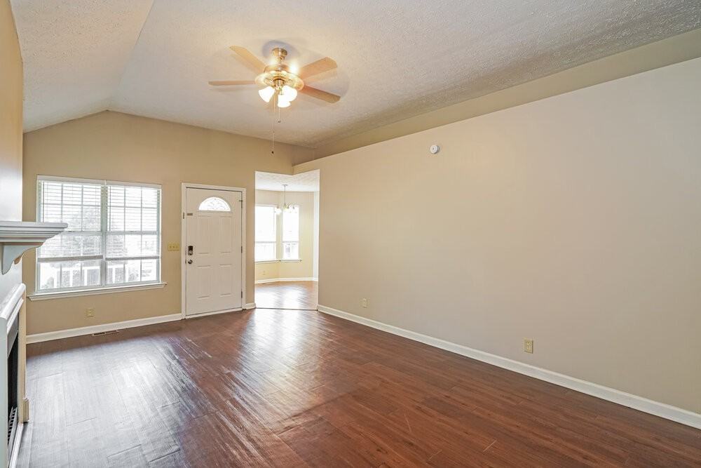 4020 Calumet Dr - Photo 3 of 16