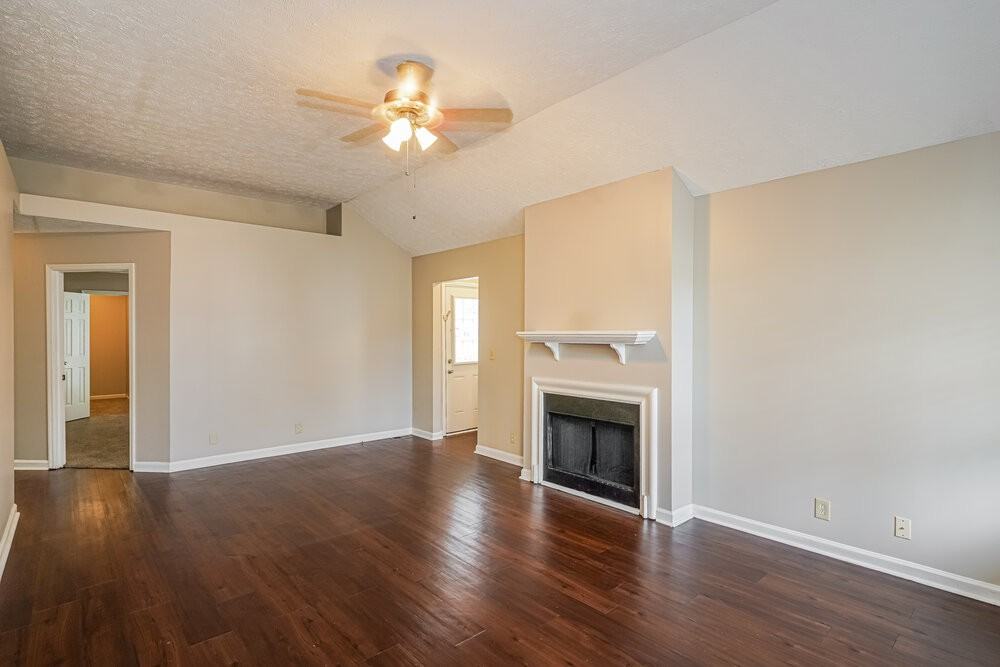 4020 Calumet Dr - Photo 4 of 16